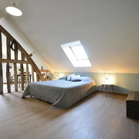 D'hotes Ferme Du Feugres Bed & Breakfast *